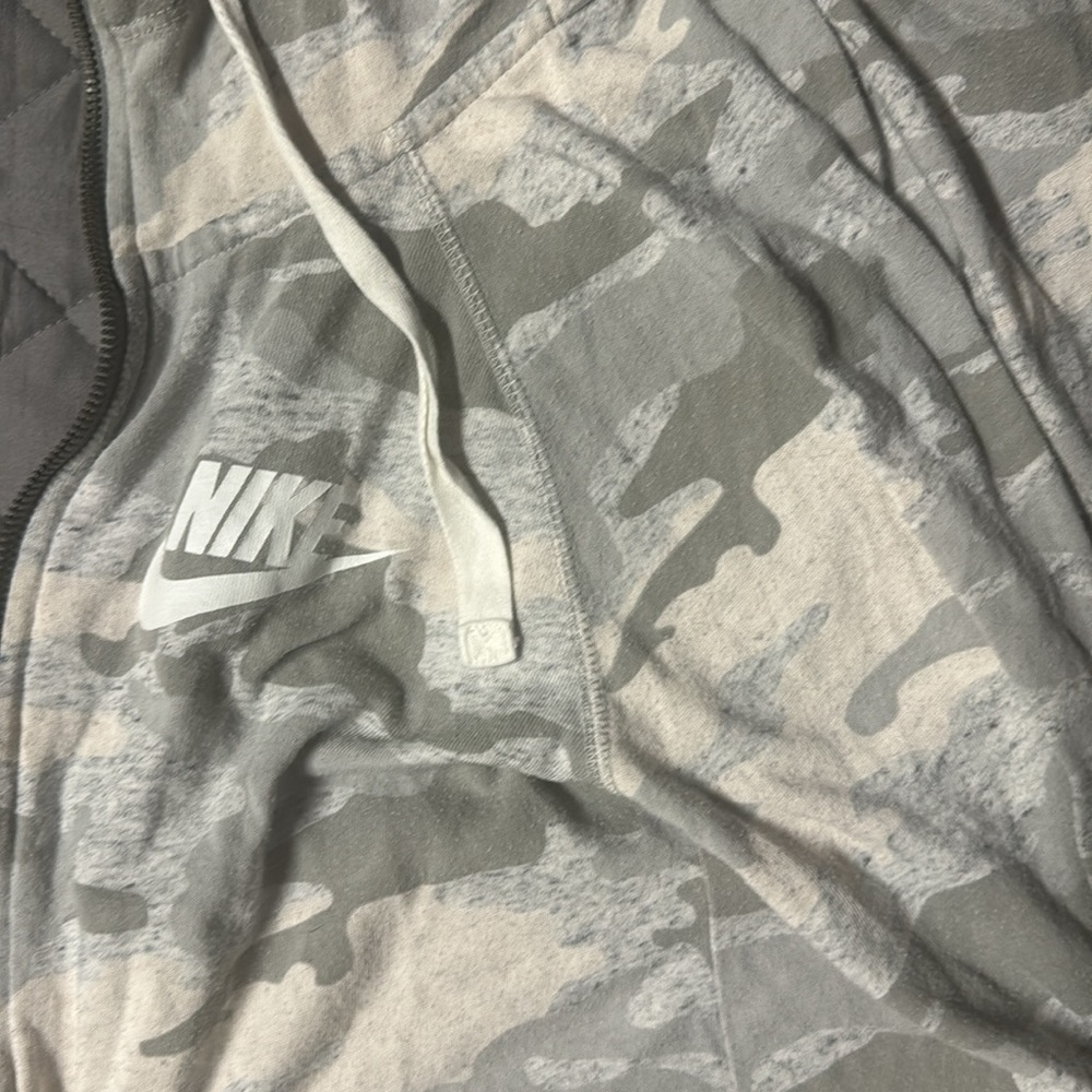 Women’s Nike size XS zip up sweatshirt. - Picture 3 of 3